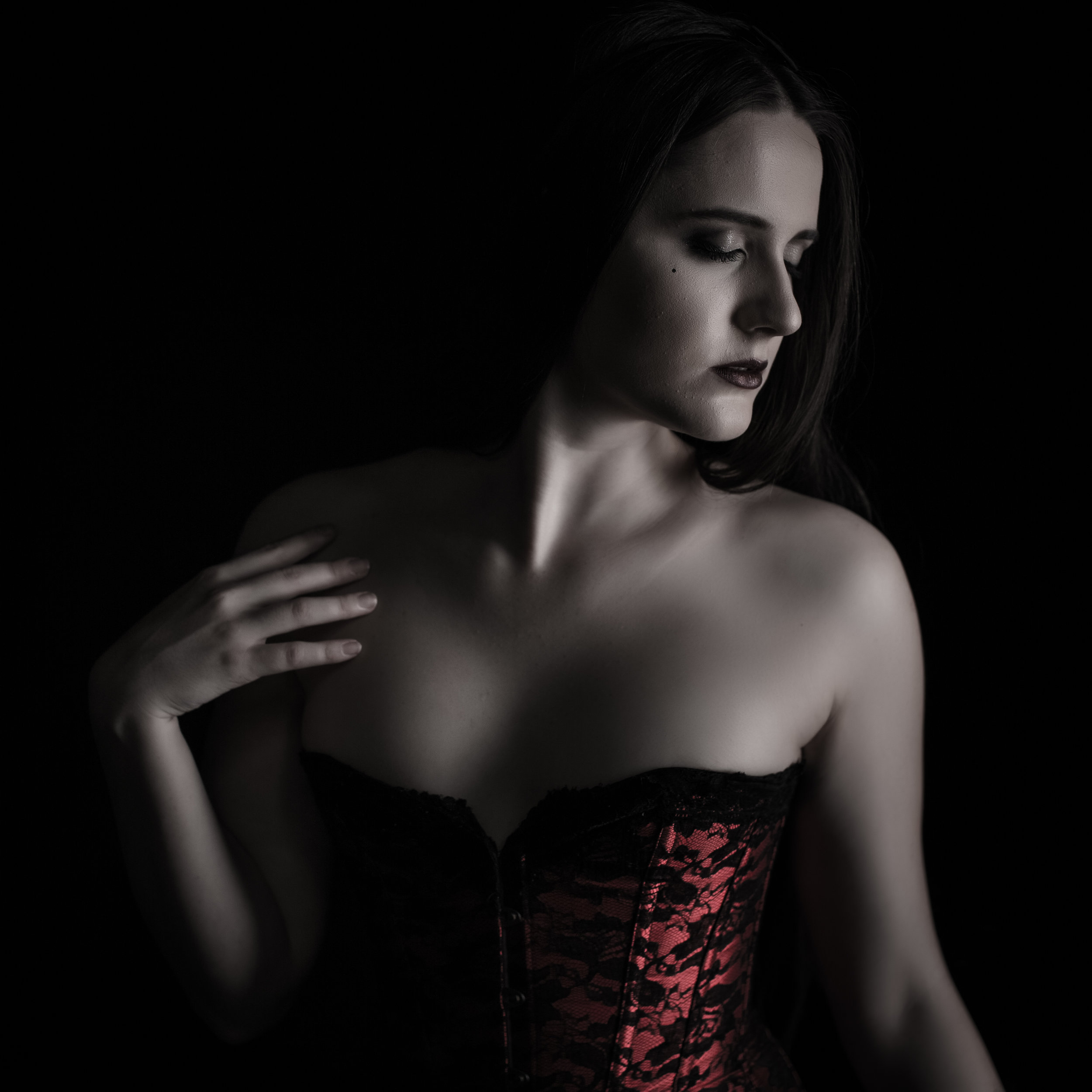 Should I Get My Nails Done For A Boudoir Shoot?